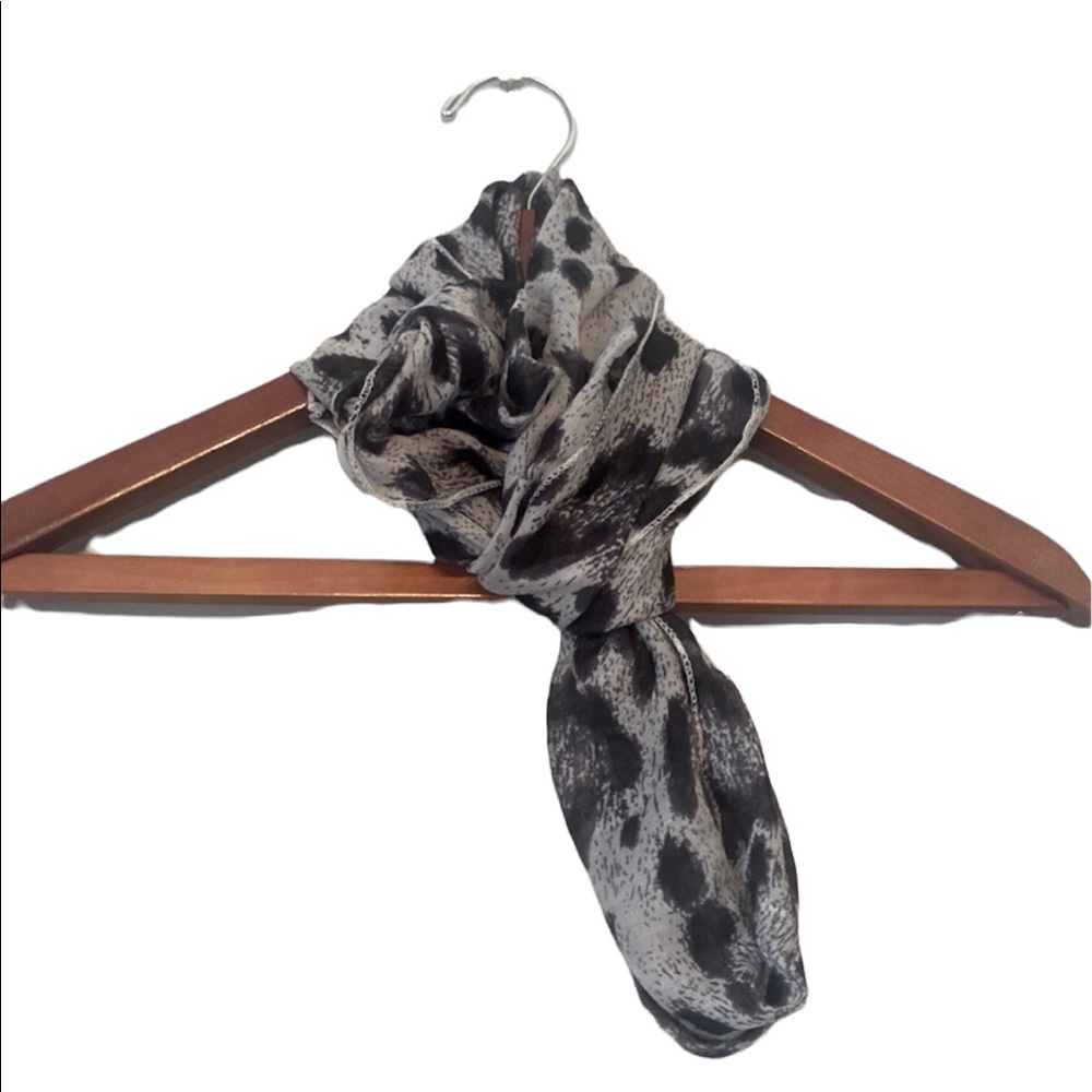 Animal Print Gray Scarf